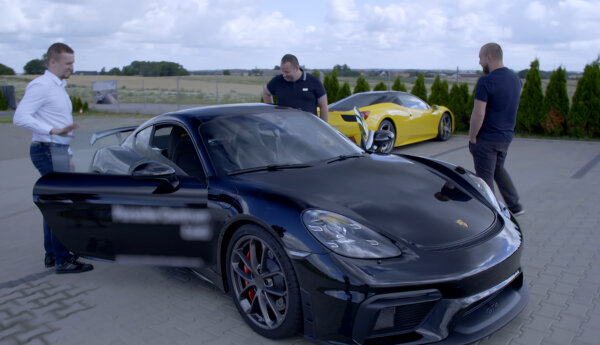 Porsche na torze i zakupy w internecie